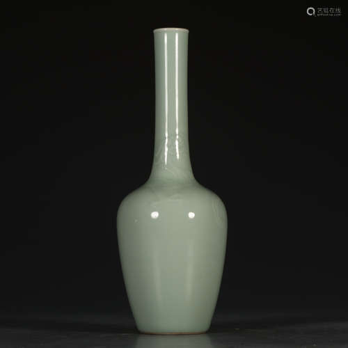 KANGXI MARK, CHINESE CELADON DRAGON VASE