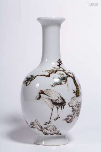 QIANLONG MARK, CHINESE FAMILLE ROSE LONG-NECK VASE