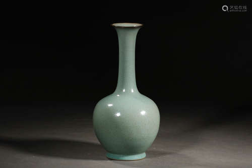 CHINESE RU KILN LONG-NECK VASE