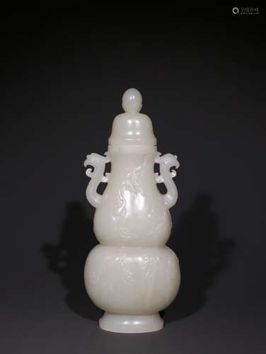 CHINESE CARVED HETIAN JADE GOURD VASE