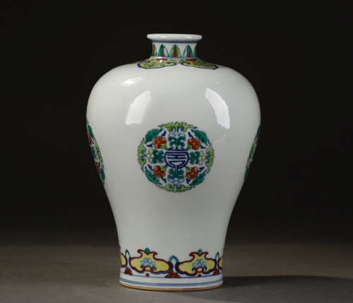 YONGZHENG MARK, CHINESE BLUE & WHITE VASE