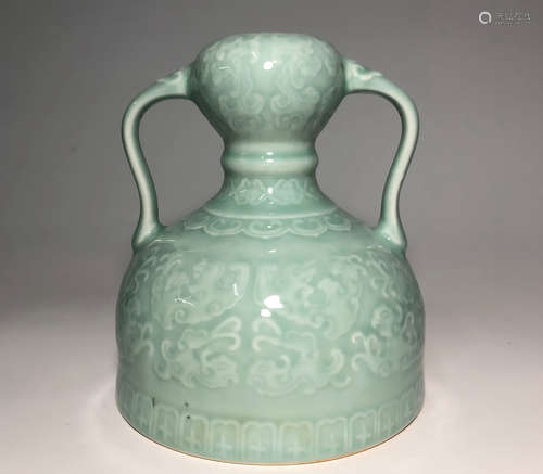 CHINESE CELADON VASE