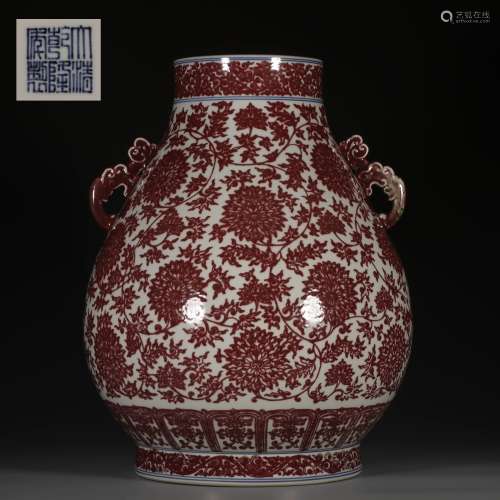 A QING DYNASTY QIANLONG STYLE UNDERGLAZE RED FLOWER DOUBLE EARS BOTTLE