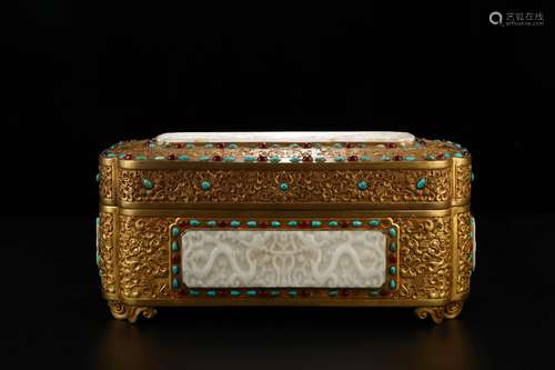 A QING DYNASTY BRONZE GILT HETIAN JADE BOX