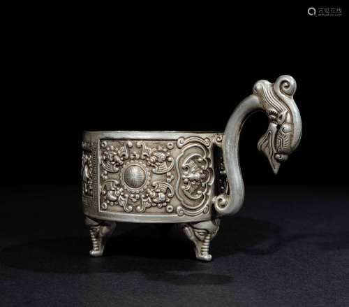 A QING DYNASTY SILVER WATER POT