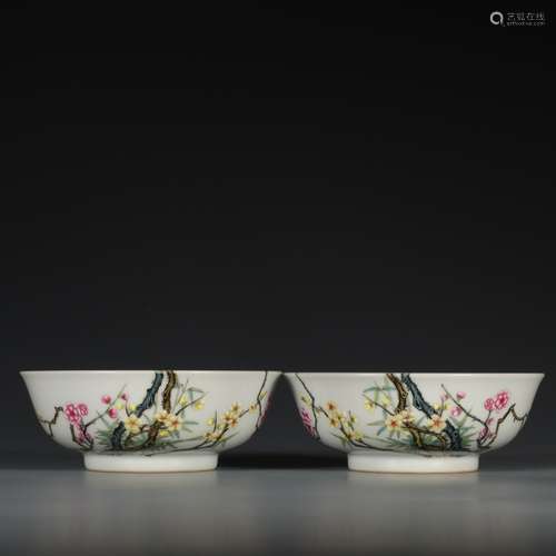 A PAIR OF YONGZHENG DYNASTY ENAMEL BOWLS