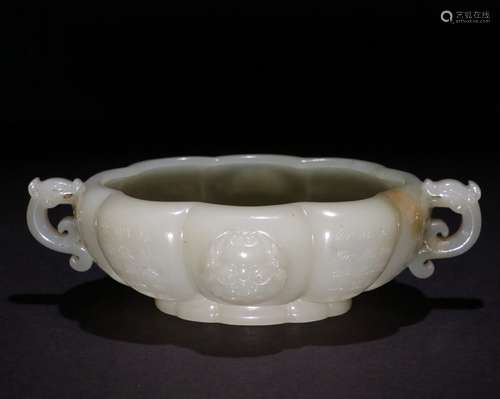 A QING DYNASTY HETIAN JADE BRUSH WASHER