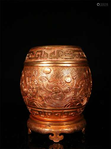 A QING DYNASTY BRONZE GILT COVERED POT WITH MANDARIN DUCK PATTERN