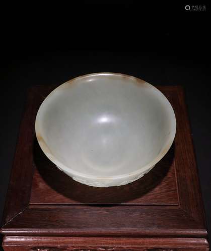 A QING DYNASTY HETIAN JADE PLATE