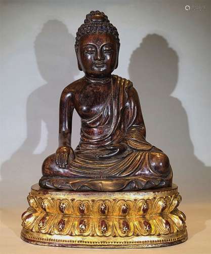 A QING DYNASTY AGARWOOD BUDDHA STATUE