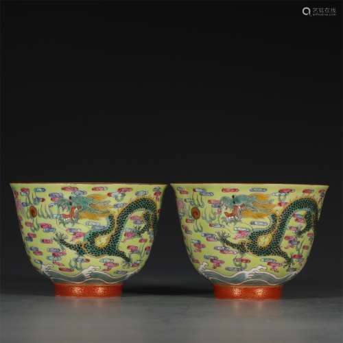 A PAIR OF QING DYNASTY QIANLONG STYLE GREEN PASTEL AND FAMILLE ROSE DRAGON CUPS
