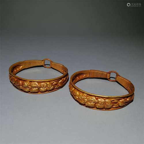 A PAIR OF LIAO DYNASTY PURE GOLD BRACELETS