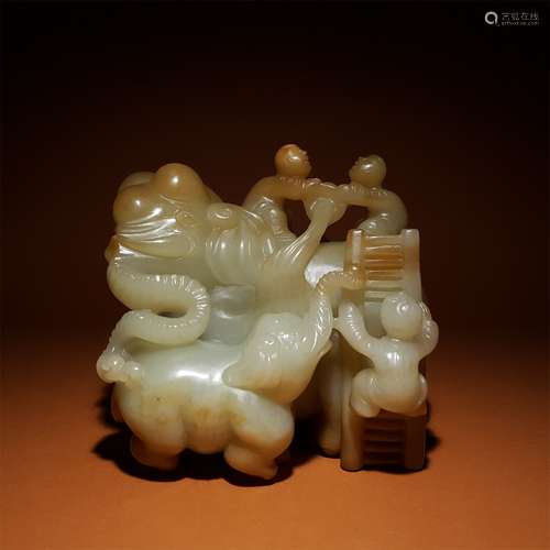 A QING DYNASTY HETIAN JADE ELEPHANT