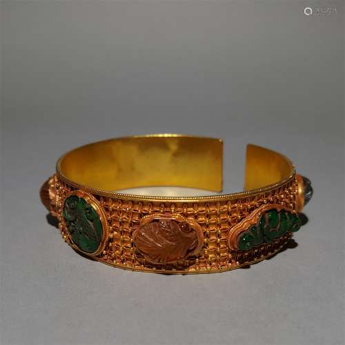 A QING DYNASTY PURE GOLD WITH GEMSTONE BRACELET