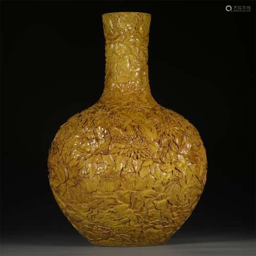 A QING YONGZHENG DYNASTY PORCELAIN BODY CARVED PEONY SPHERE VASE