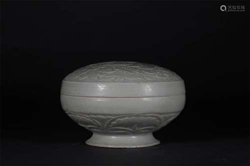 A LIAO DYNASTY CELADON COVERED BOX