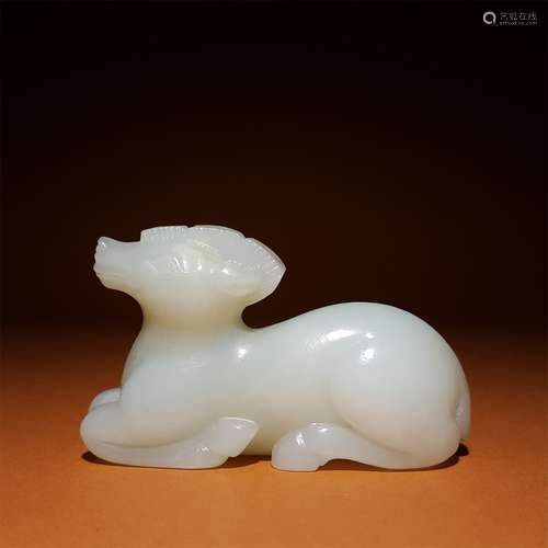 A QING DYNASTY HETIAN JADE ANIMAL CARVING