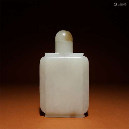 A HETIAN JADE SNUFF BOTTLE