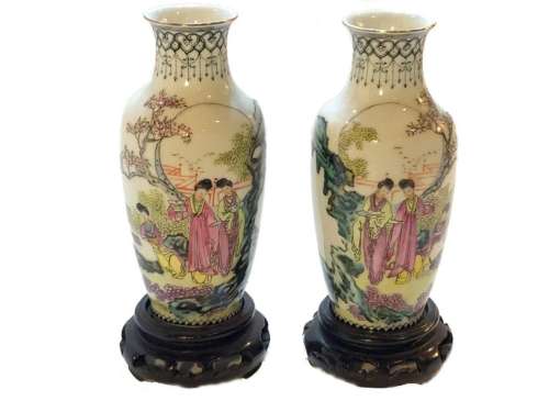 Set of 2 Famille Rose Vase