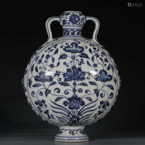 A MING DYNASTY MOON HOLDING VASE WITH BLUE AND WHITE FLOWERS