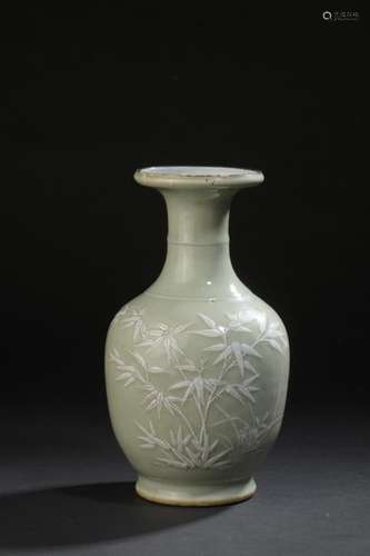 Celadon porcelain vase China, 19th century Baluste…