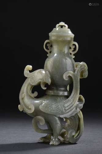 Covered vase in green jade China, 20th century Rep…