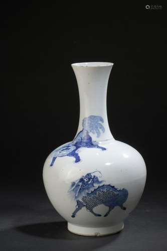 Blue white porcelain vase China, late 19th century…