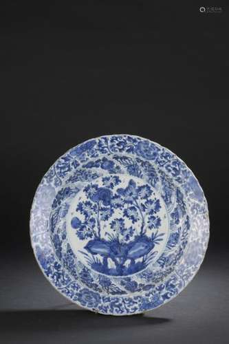 Blue white porcelain dish China, Kangxi period (16…