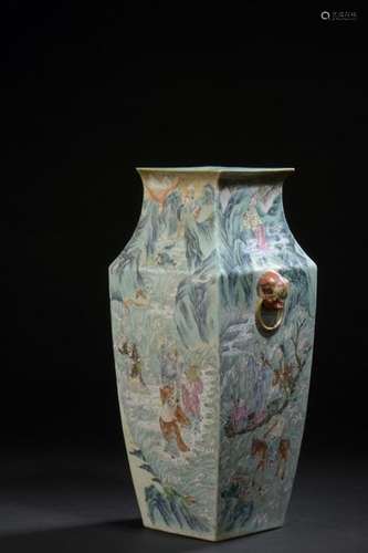 Polychrome porcelain vase China, early twentieth c…