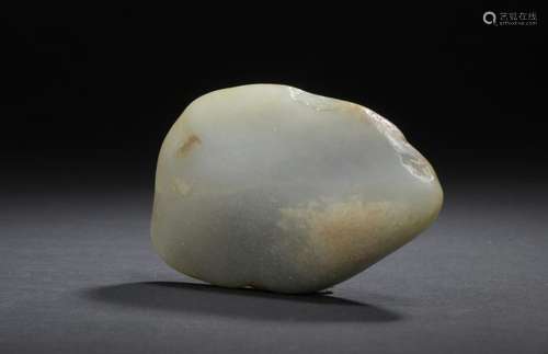 Grey and rust jade pebble China L. 11,6 cm