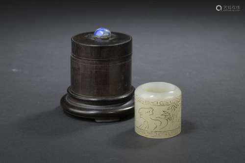 Celadon jade archery ring and its wooden box China…