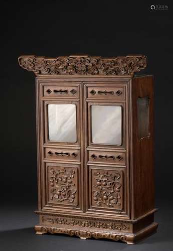 Small wooden cabinet China, 20th century Opening w…