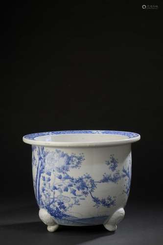 Tripod planter in blue white porcelain Japan, earl…