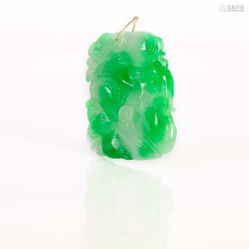 Chinese jadeite pendant with gold ring,