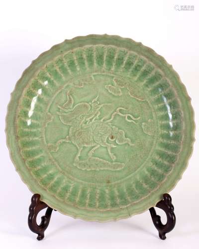 Ming dyn. Celadon Longquan porcelan charger, depicting kylin