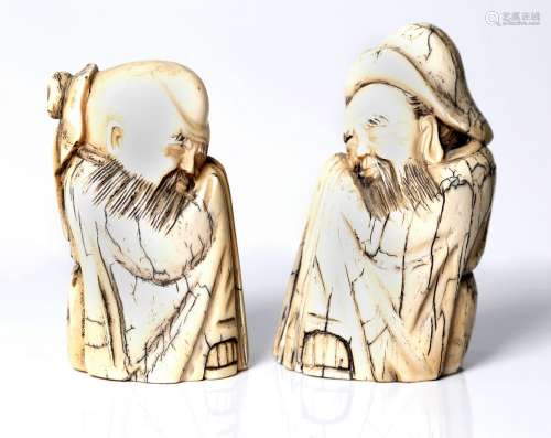 a pair of antique, Chinese or Japanese bone sages, early 19th cent.
