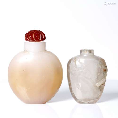 lot of 2 antique Qing dyn. 19th cent. Agate and jade snuff bottles