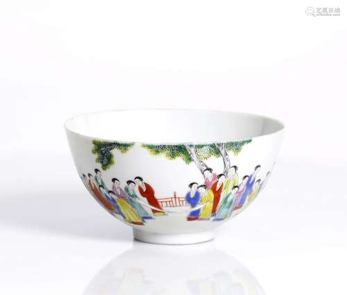 Chinese porcelain bowl, depicting women vewing a bale of cloth. Qing dyn. Qianlong period.