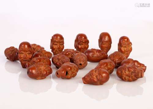 Complete set of exceptionally well-carved 18 Lohan meditation beads