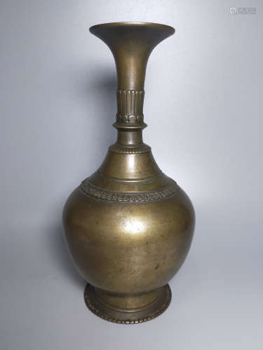 明代反铜花瓶