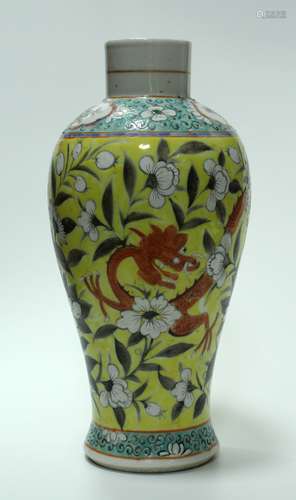 a chinese famille rose porcelian vase in the 19th century