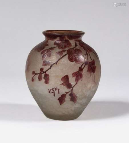 LEGRAS Vase ovoïde en verre givré à décor dégagé à…