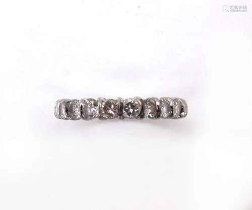 ALLIANCE en or gris 18K retenant 24 diamants taill…