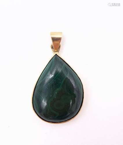 PENDENTIF en or jaune 18K, serti d'une malachite e…