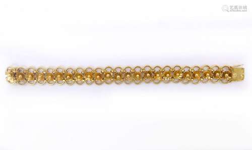 BRACELET en or jaune 18K retenant un motif floral …