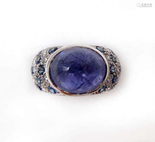 BAGUE en or gris 18K retenant une tanzanite de 5.6…