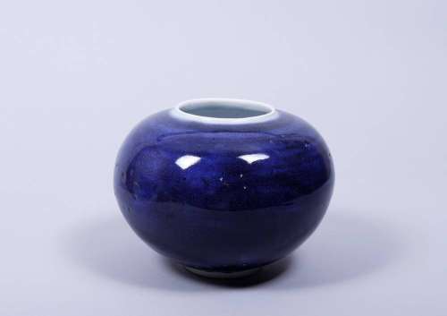 Kugelvase, wohl Japan, 20.Jh. gedrückte Kugelform, blau glasiert, im Boden sign., Keramik, HxD