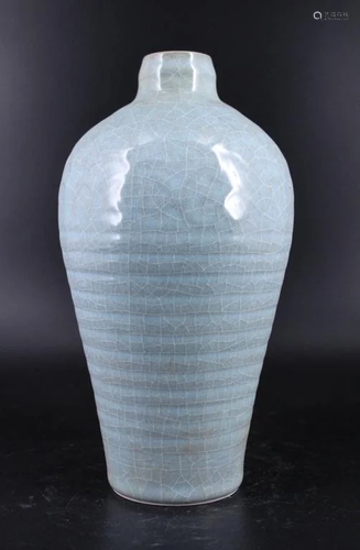 Song Porcelain Guanyao Vase