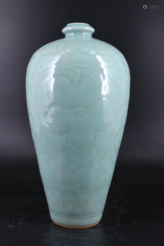 Song Porcelain Guanyao Vase