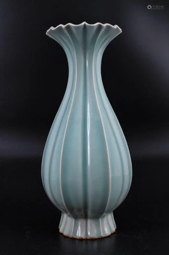 Song Porcelain GuanYao Vase